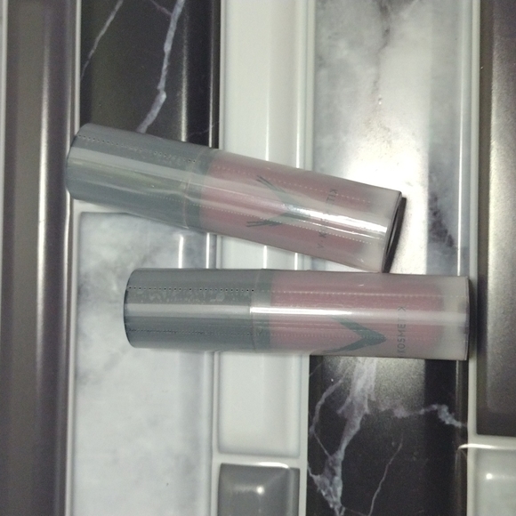 V Kosmetik Liquid Lipstick in Bubbly Set of 2 NWT - Picture 2 of 5